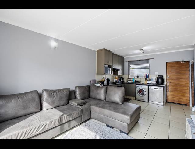 2 BEDROOM APARTMENT FOR SALE IN BARBEQUE DOWNS